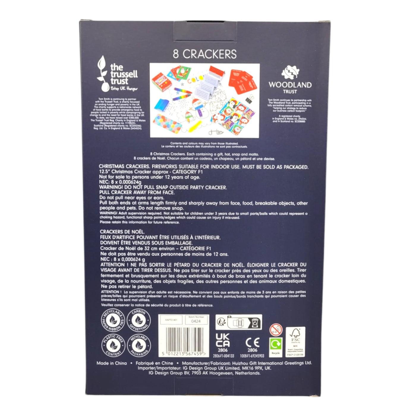 Tom Smith Traditional Family Crackers 8-pack inside